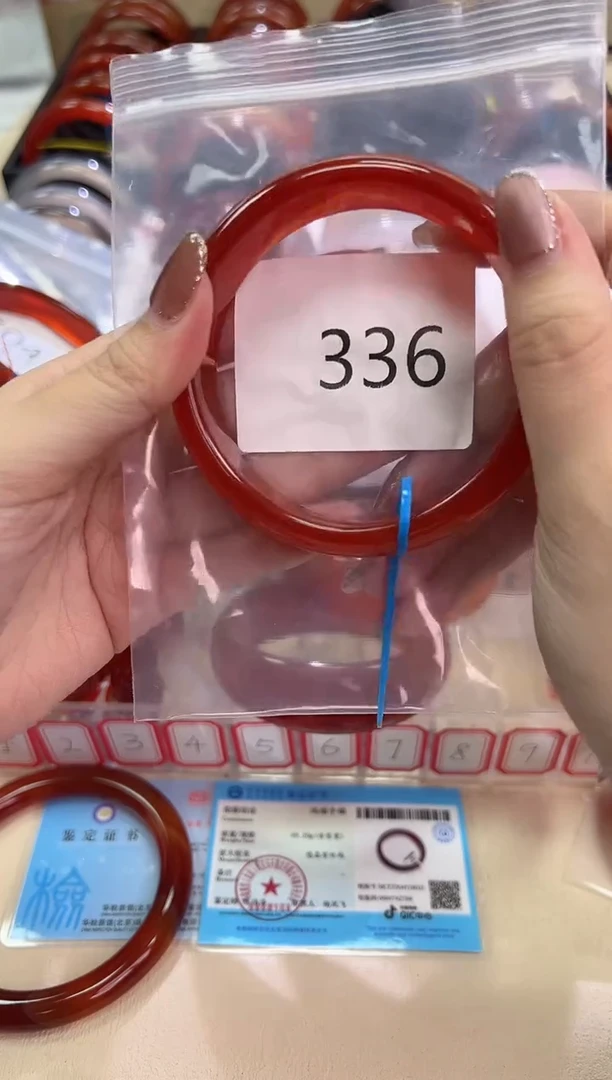 玛瑙/玉髓手镯未镶嵌62圈口*336