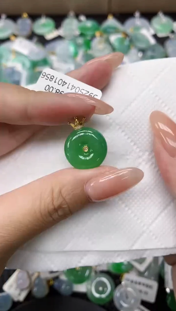 颈饰18K金镶嵌翡翠11111111111