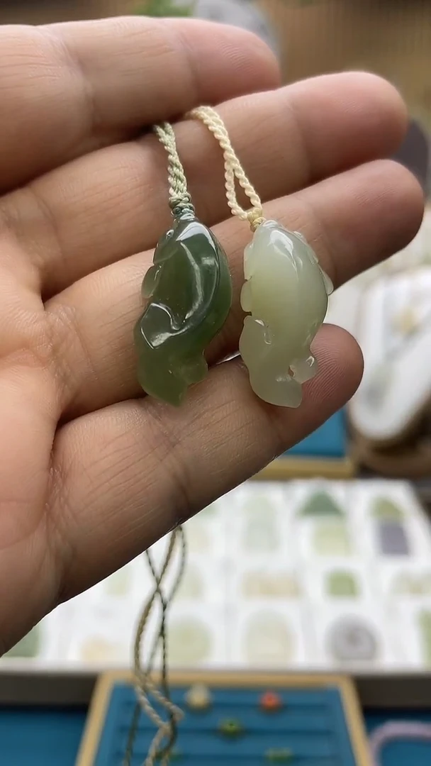 吊坠(不含链)未镶嵌和田玉约卡26mm小海豚，多样性发一件