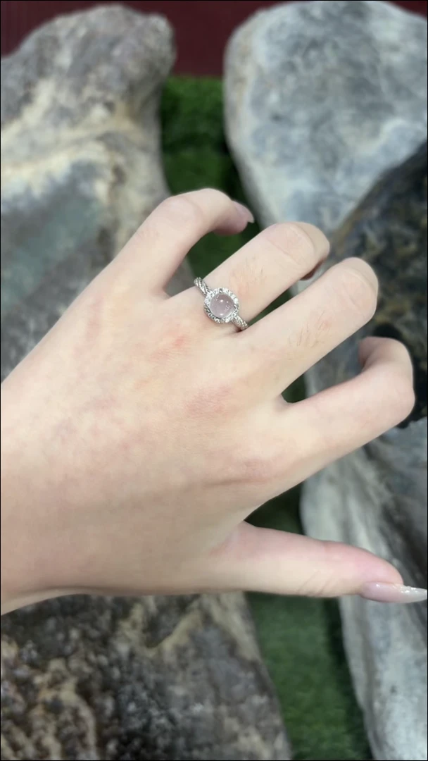s925银镶嵌麻花小方糖粉水晶芙蓉石简单修饰手型显手长