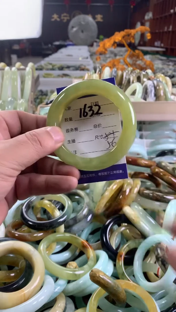 蛇纹石玉未镶嵌手镯1632