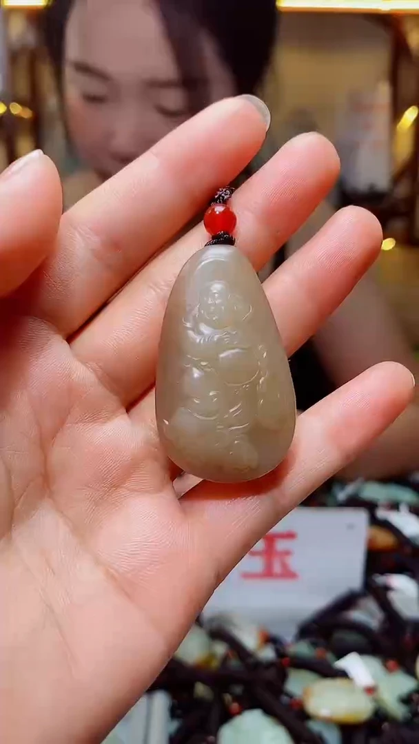 和田玉未镶嵌颈饰1