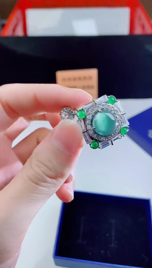 颈饰未镶嵌翡翠    ·