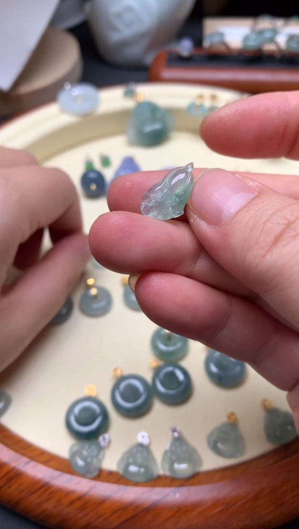 翡翠未镶嵌颈饰翡翠白菜