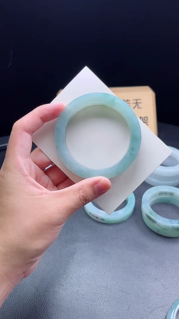 未镶嵌手镯定制翡翠昔?定制