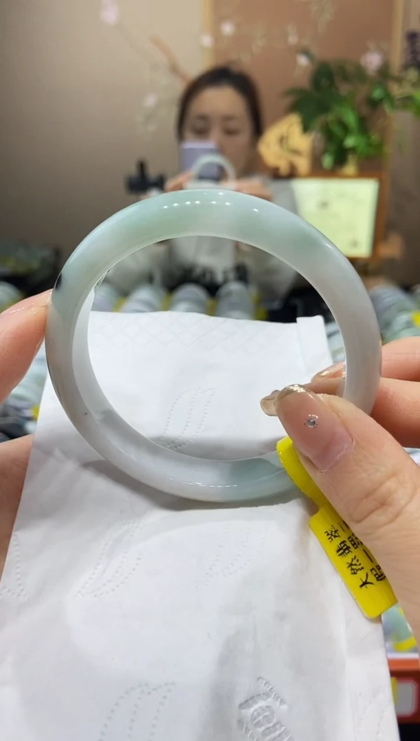 【闪购商品】翡翠手镯未镶嵌61.4圈口