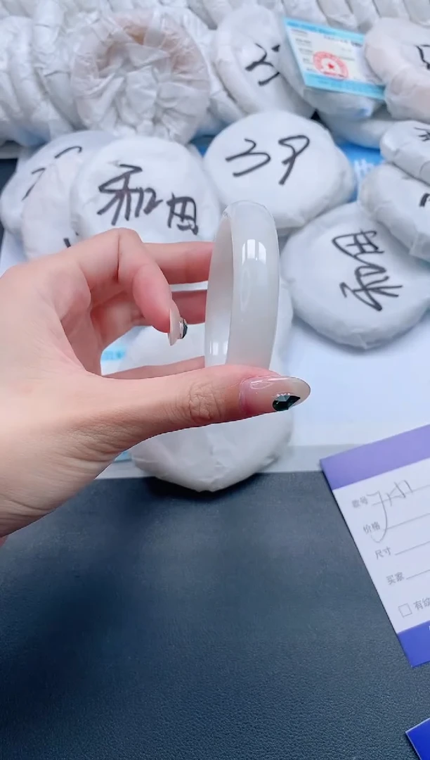 和田玉手镯未镶嵌2J151-54