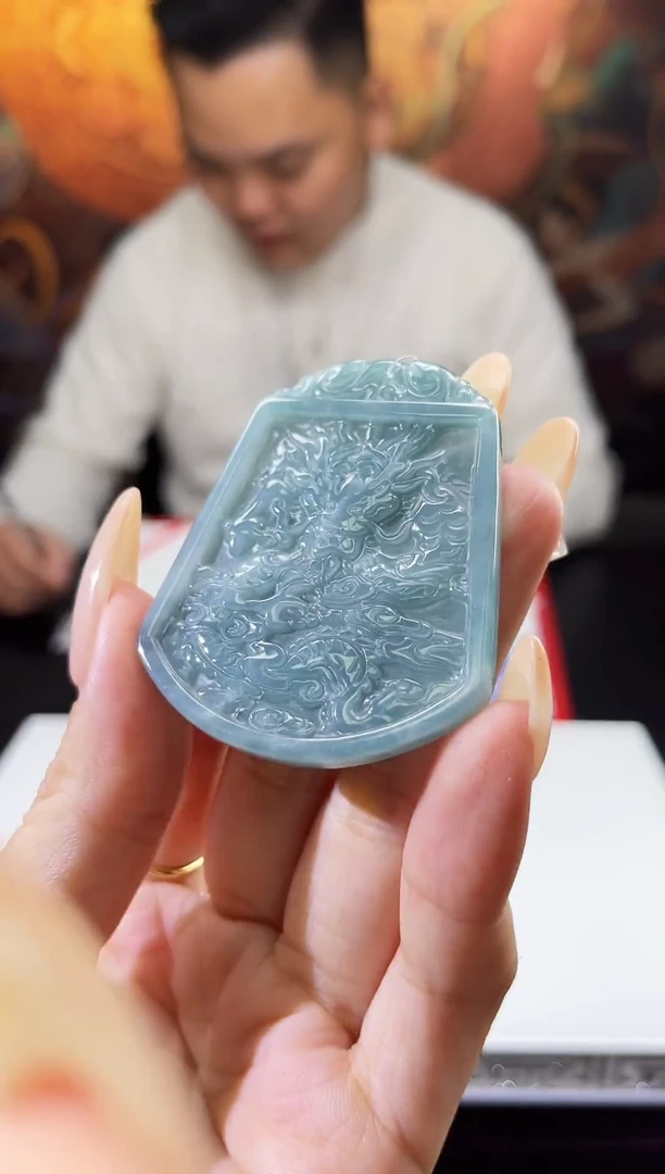 翡翠未镶嵌颈饰多样性发其一