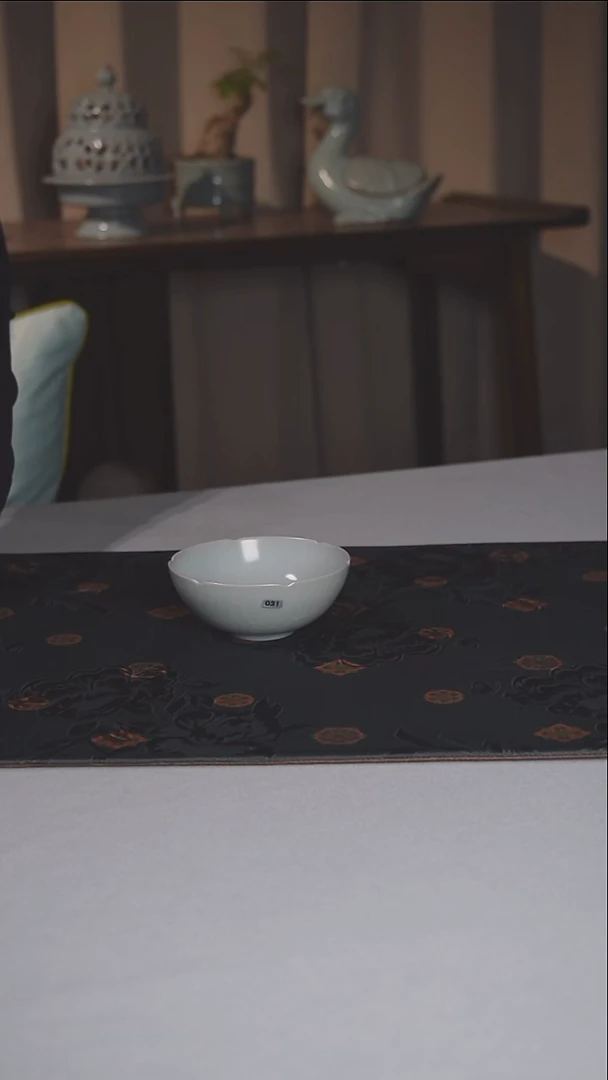 汝瓷031号微瑕葵口杯