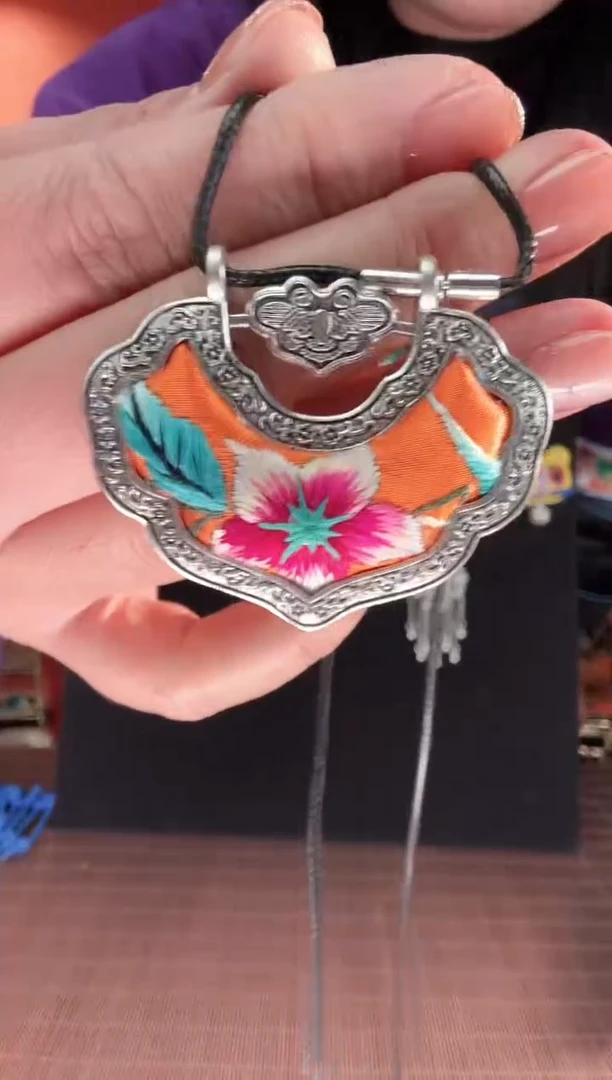 织绣手工苗绣刺绣首饰85