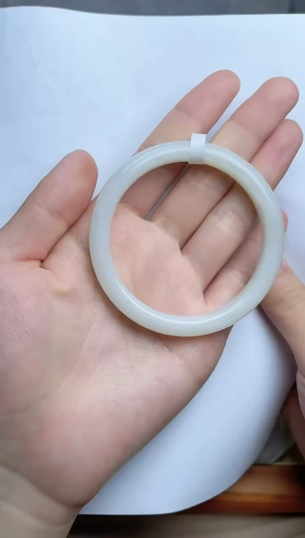 【闪购商品】和田玉手镯未镶嵌57圈口kk