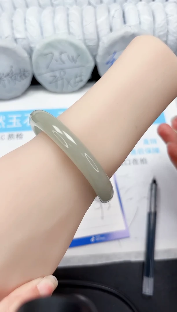 【闪购商品】石英质玉手镯未镶嵌318-59.3