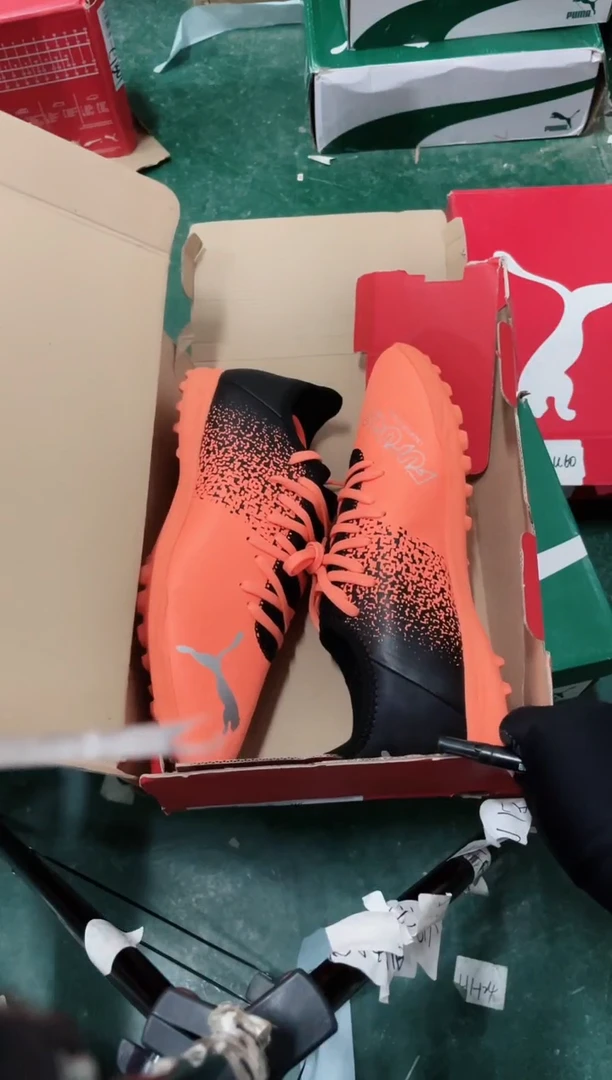 彪马时尚休闲运动鞋40.5M  XX58