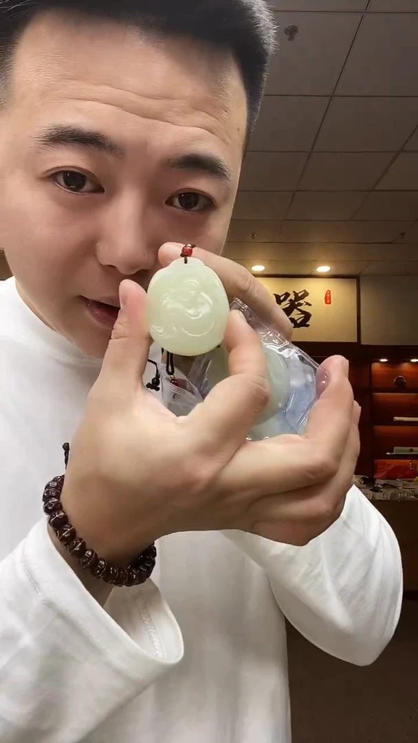 玉百搭气质佛公吊坠