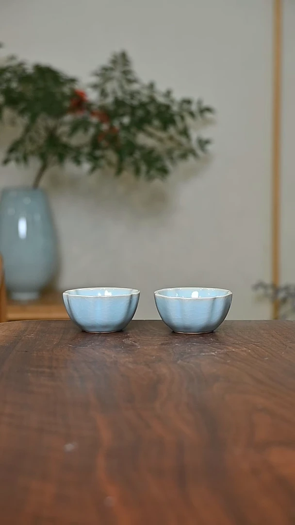 六合太平杯2只 天青 微瑕 朱家汝窑款
