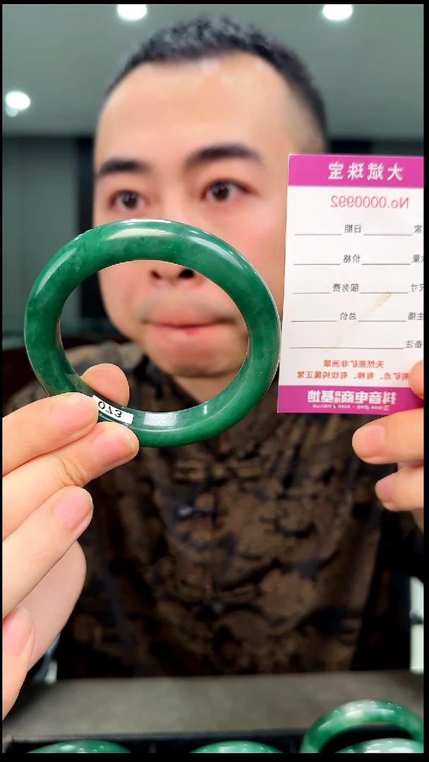 未镶嵌手镯石英质玉58.6