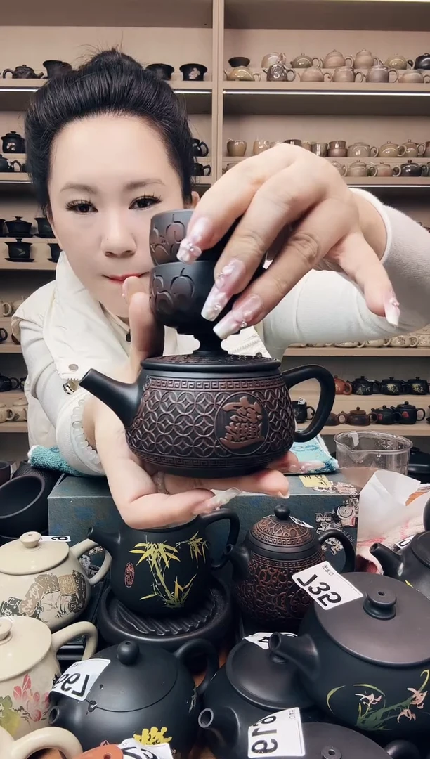 壶满雕铜钱汉瓦+2线雕杯