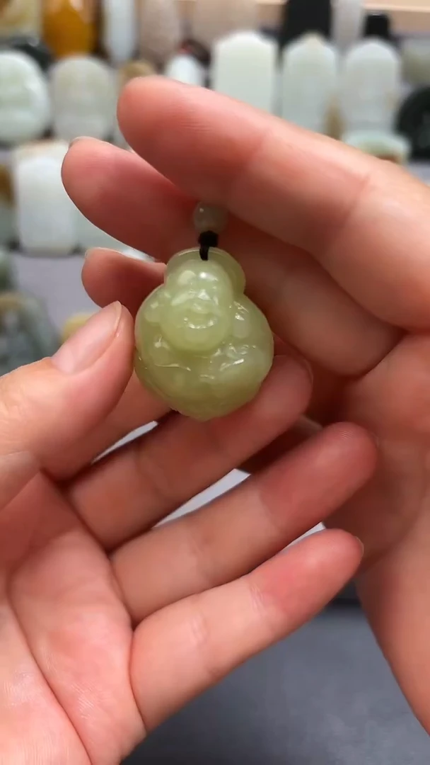 和田玉未镶嵌颈饰.