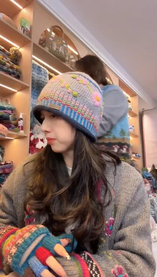 羊毛美利奴灰蓝色刺绣冷帽