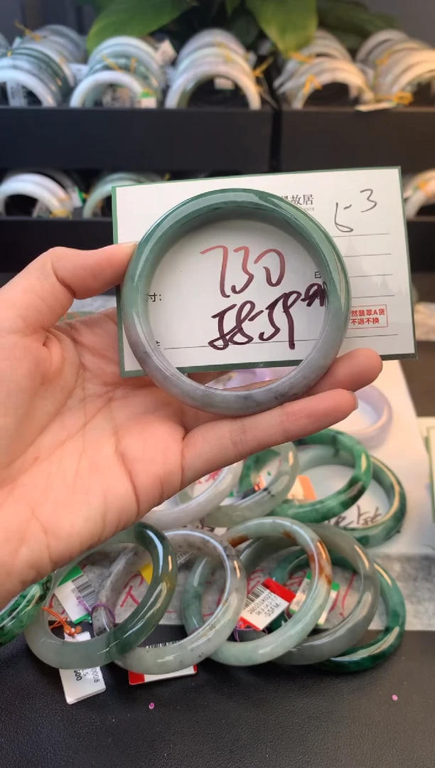 未镶嵌定制翡翠毛货需精细抛光+多人