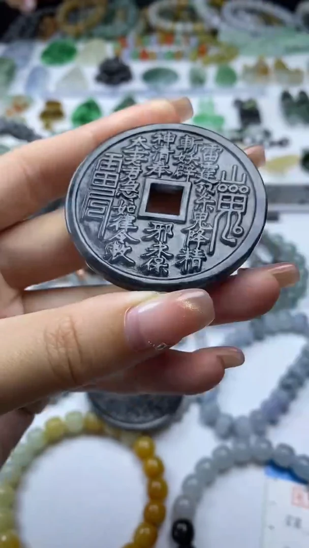 未镶嵌挂件翡翠大*吹翡翠