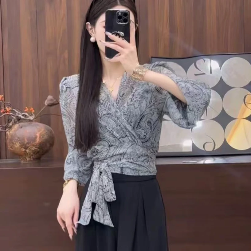 【晨浠定制】显瘦气质一片式V领碎花上衣6097