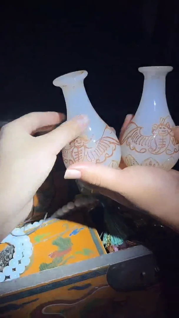 未镶嵌和田玉摆件瓶子.1对.白