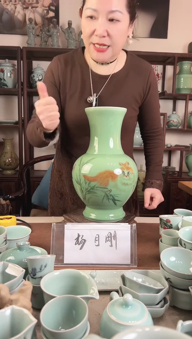 釉中彩 猫画 花瓶L