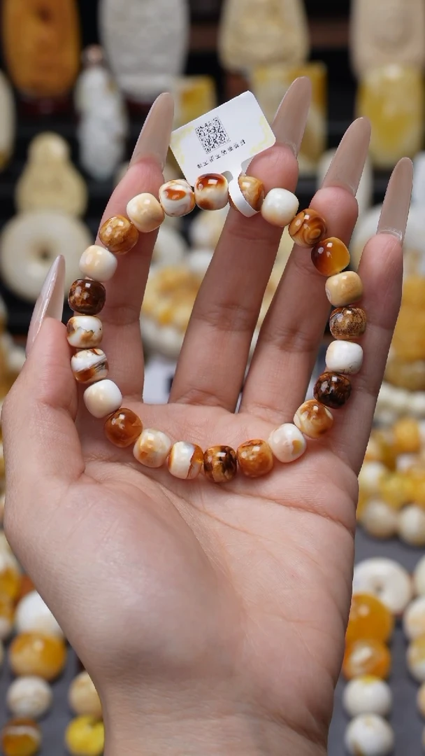 【闪购商品】琥珀裸石未镶嵌65863586