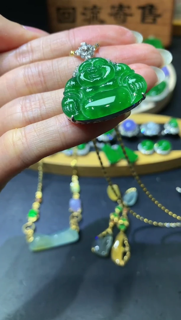 18K金镶嵌定制翡翠团购