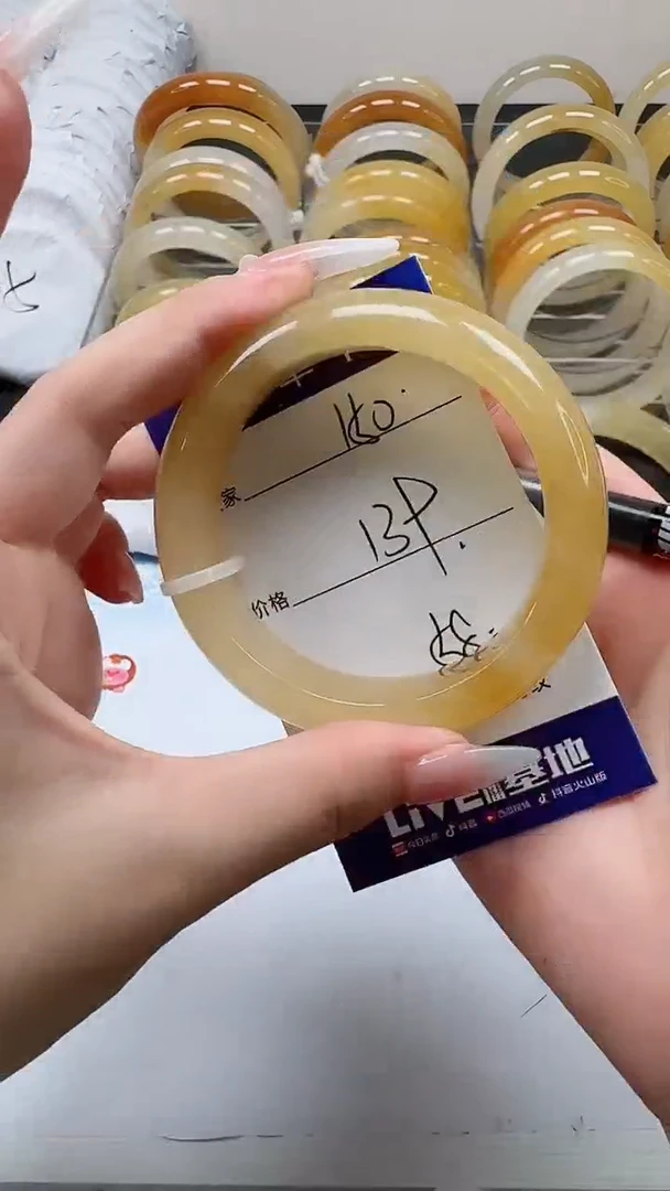 未镶嵌手镯石英质玉150