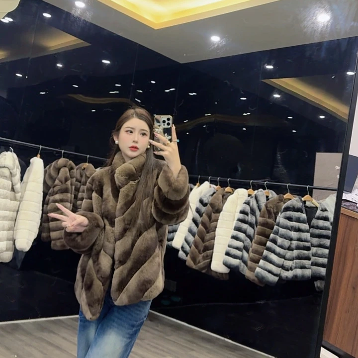 2025新款青紫蓝兔短款时尚立领皮毛一体皮草外套