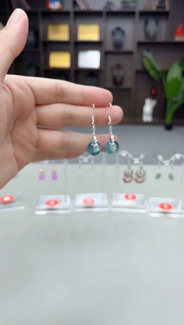 未镶嵌石英质玉（天山翠）耳钉721