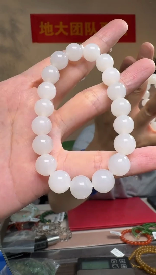 手串未镶嵌和田玉和田玉青白圆珠手串约10mm