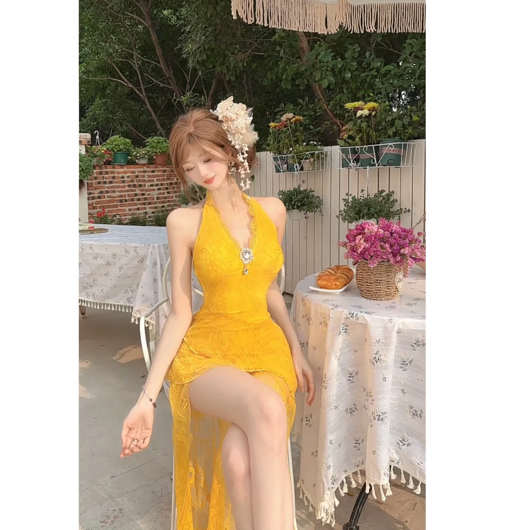 白白【橘子汽水】夏季新款设计感拖尾明媚黄挂脖连衣裙LBBJL51024
