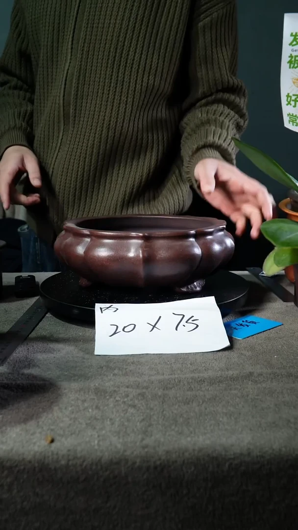 A宜兴紫砂小花盆