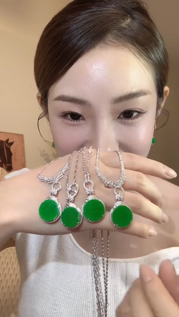 吊坠(不含链)18K金镶嵌翡翠A8