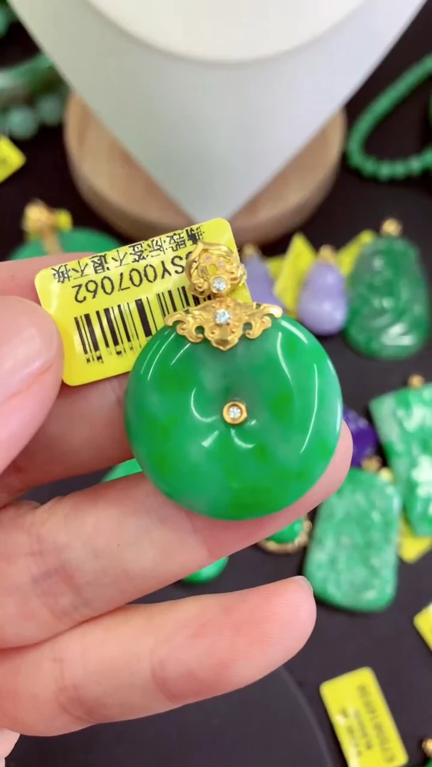 吊坠(不含链)18K金镶嵌翡翠挂件