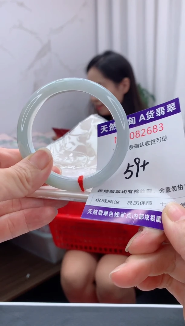未镶嵌手镯翡翠有纹，完美者勿拍1