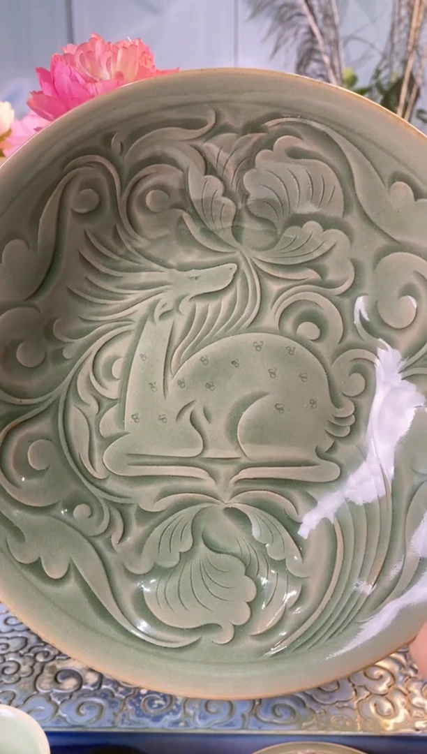 【闪购商品】900132刻花花口盘（19cm)