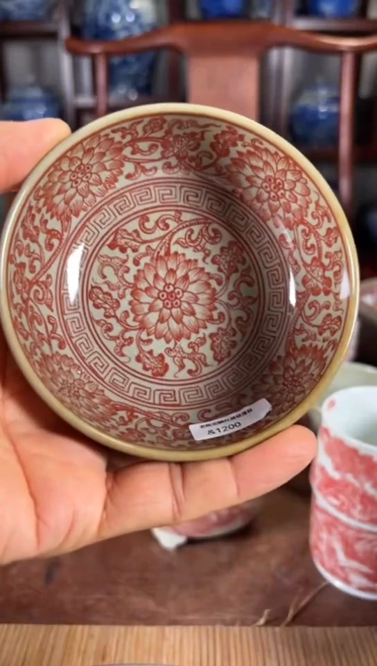 柴窑釉里红缠枝莲杯杯