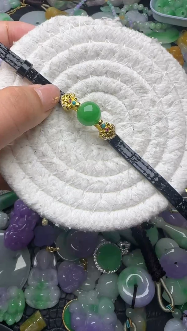颈饰未镶嵌翡翠缅甸翡翠吊坠