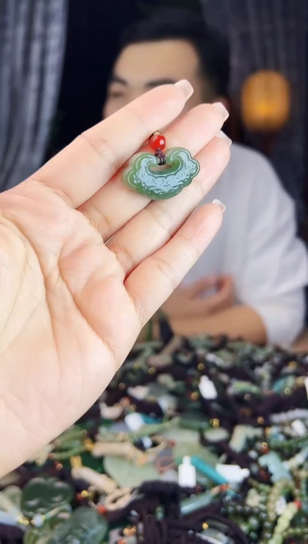 未镶嵌和田玉挂件1