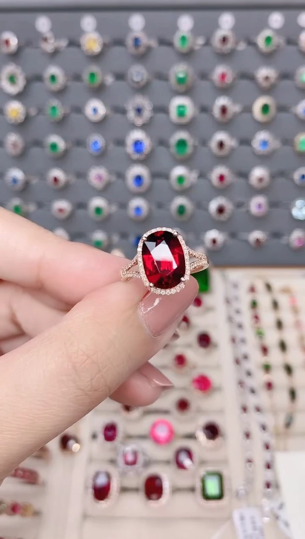 碧玺戒指18K金镶嵌碧玺.