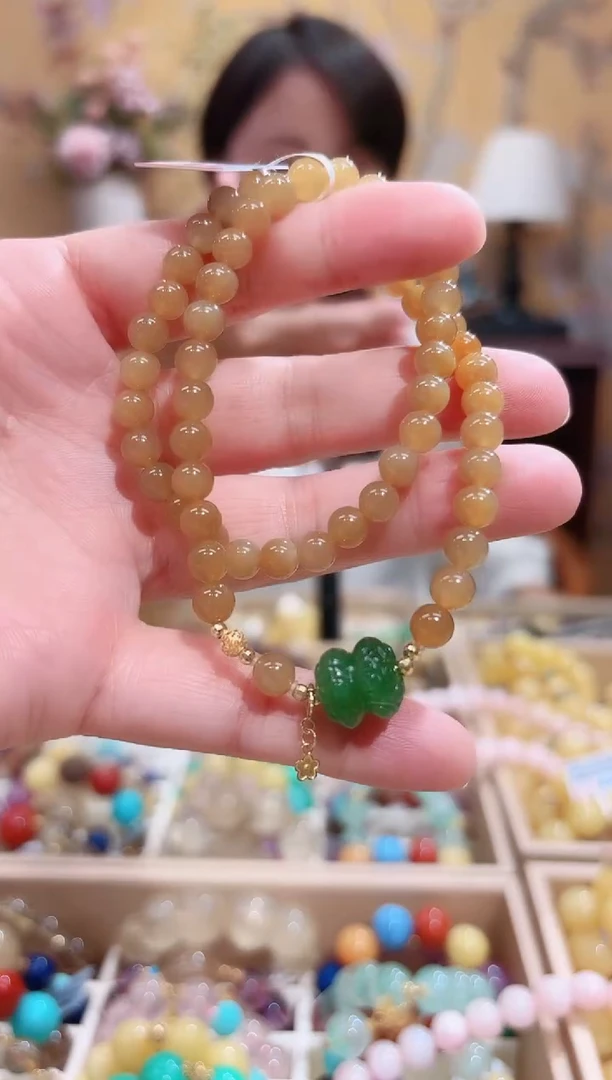 18K金镶嵌手链和田玉（糖玉）新疆和田玉，糖玉设计款6+