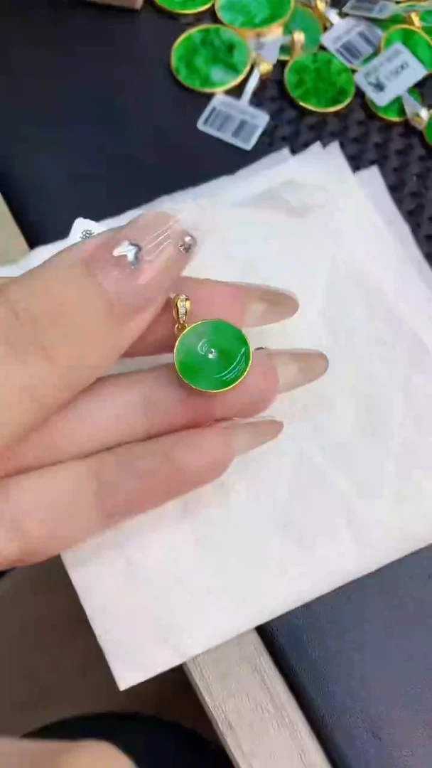 翡翠未镶嵌吊坠(不含链)1