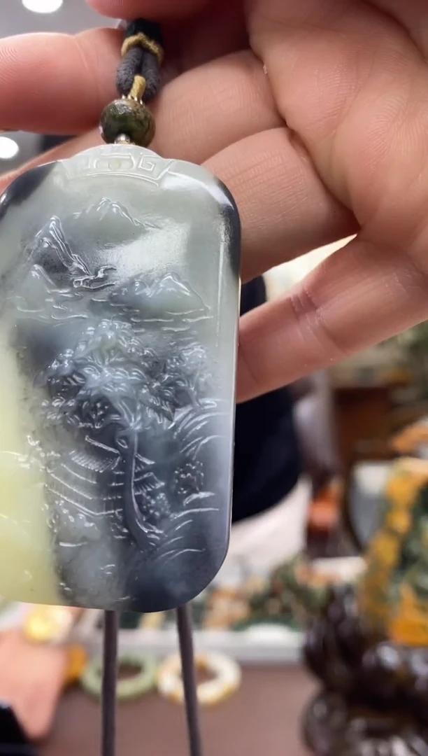 颈饰未镶嵌和田玉吊坠