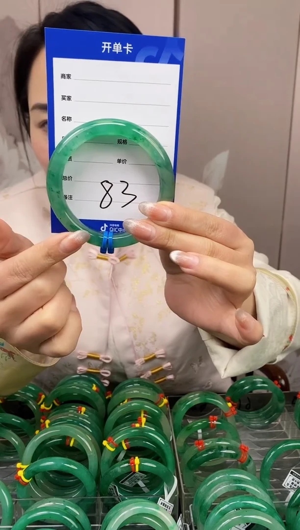 【闪购商品】石英质玉手镯合金83