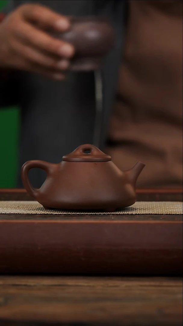 茶壶紫砂鹿**台底槽青子冶微瑕
