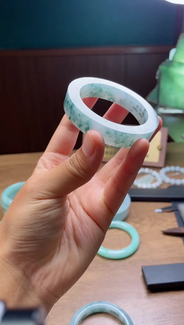 定制翡翠手镯未镶嵌心**菊定制